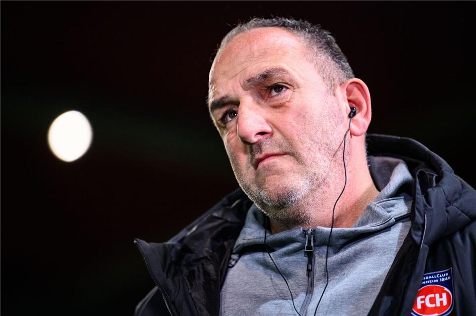 Heidenheims Coach Frank Schmidt hofft, dass sein Team in der Außenseiterrolle über sich hinauswächst.Tom Weller/dpa