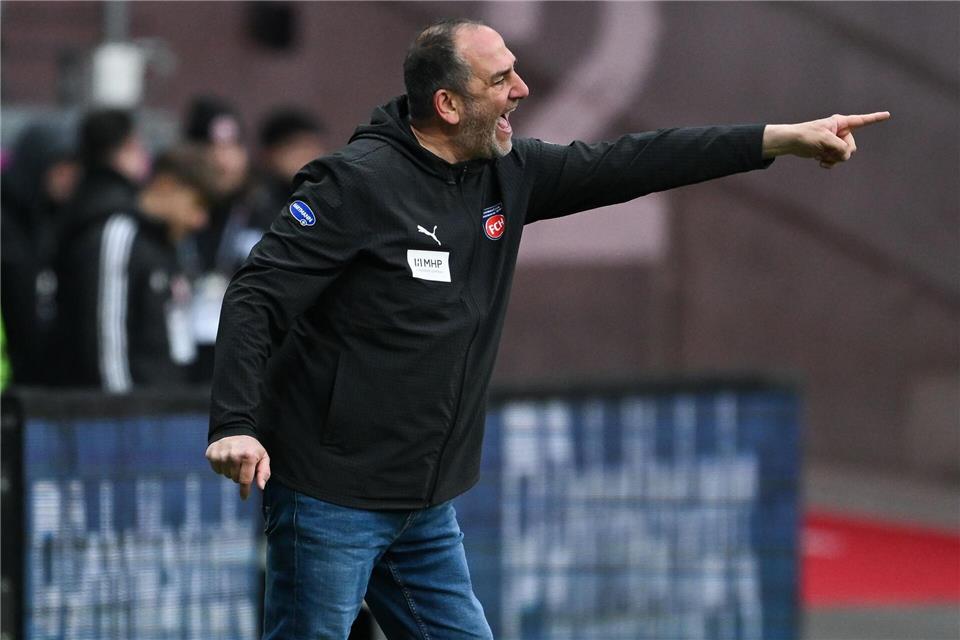 Heidenheims Trainer Frank Schmidt haderte nach der Niederlage in Frankfurt mit dem Pech.Florian Wiegand/dpa