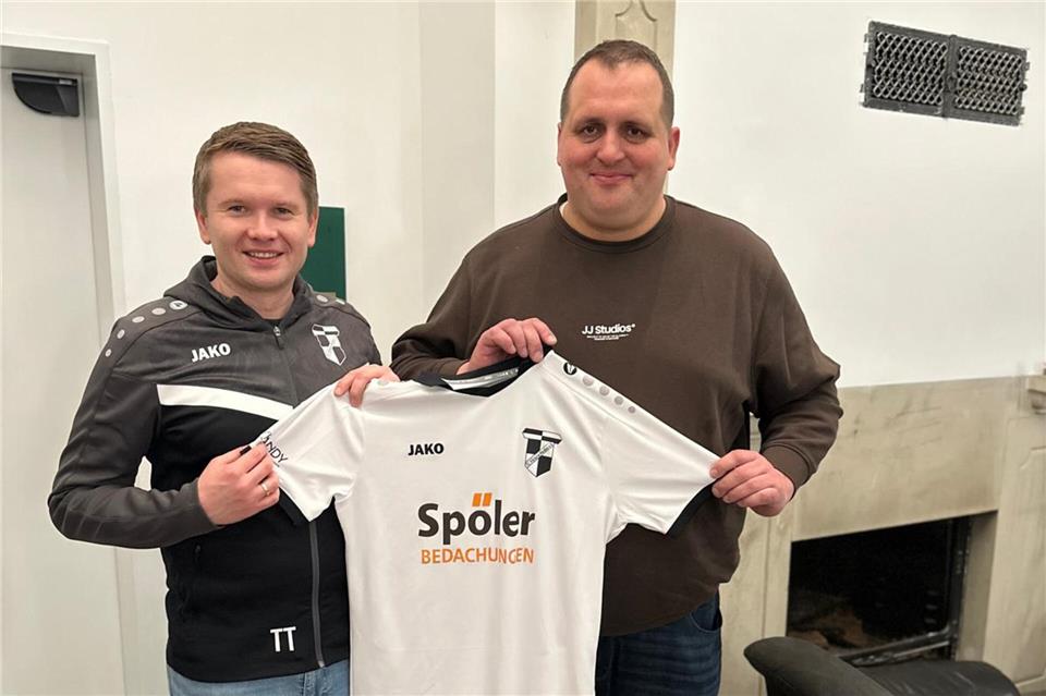 Heidens sportlicher Leiter Tobias Terlau mit dem neuen Viktoria-Coach Christoph Klaas (rechts).