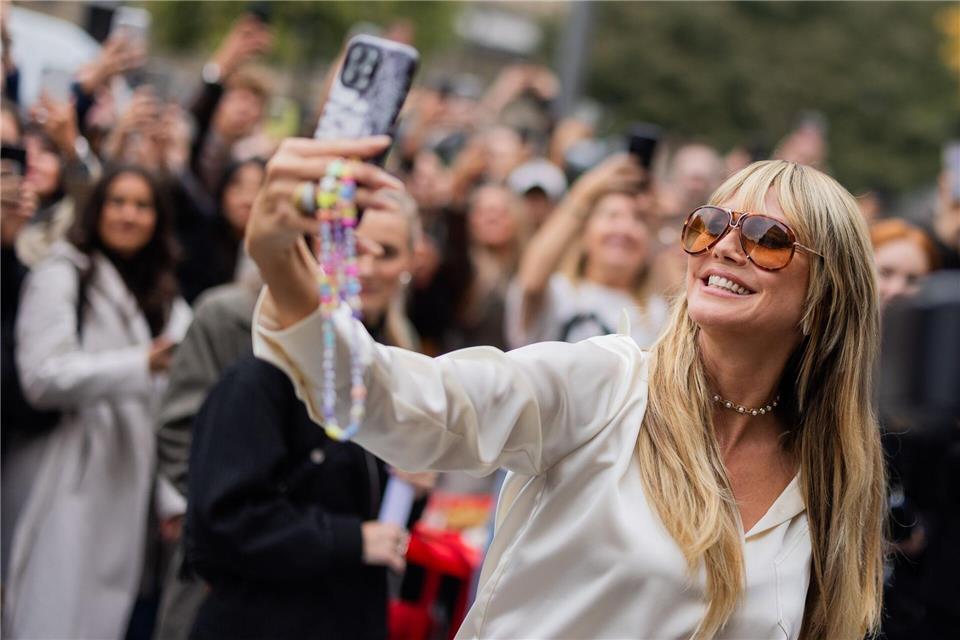 Heidi Klum eröffnet L’Oréal Pop-up auf der Kö – Selfie inklusiveRolf Vennenbernd/dpa