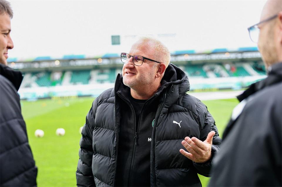 Heiko Vogel (M) erwartet eine Reaktion seiner Mannschaft gegen Kiel. (Archivbild)Daniel Löb/dpa
