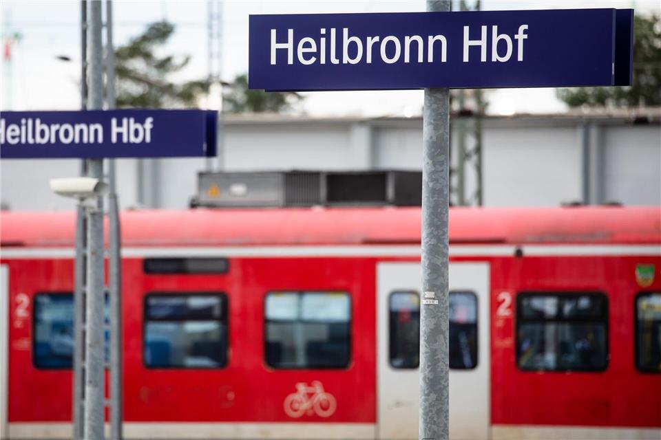 Heilbronn hat den Sprung an die Spitze vor allem wegen hoher Gewinnentnahmen aus Gewerbebetrieben geschafft. (Archivbild)Christoph Schmidt/dpa