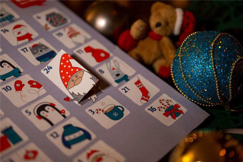 Heiligabend - Zeit für ein Geschenk für mich selbst? (Archivbild)Monika Skolimowska/dpa-Zentralbild/dpa