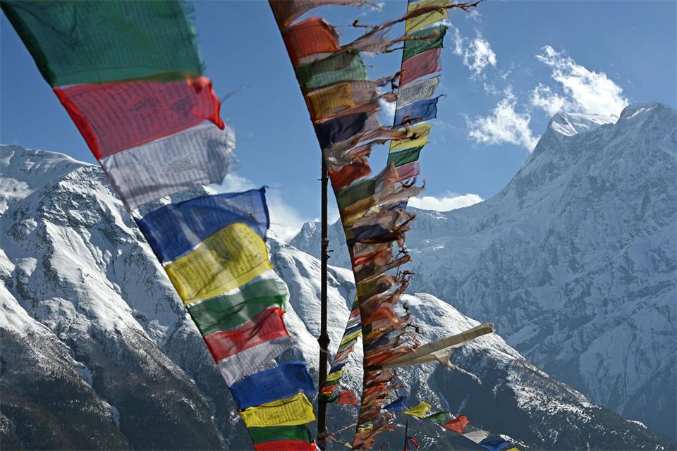 Heilige Orte in Nepal und Tibet sind ein berühmtes Pilgerziel. (Archivbild)Elisa Schu/dpa