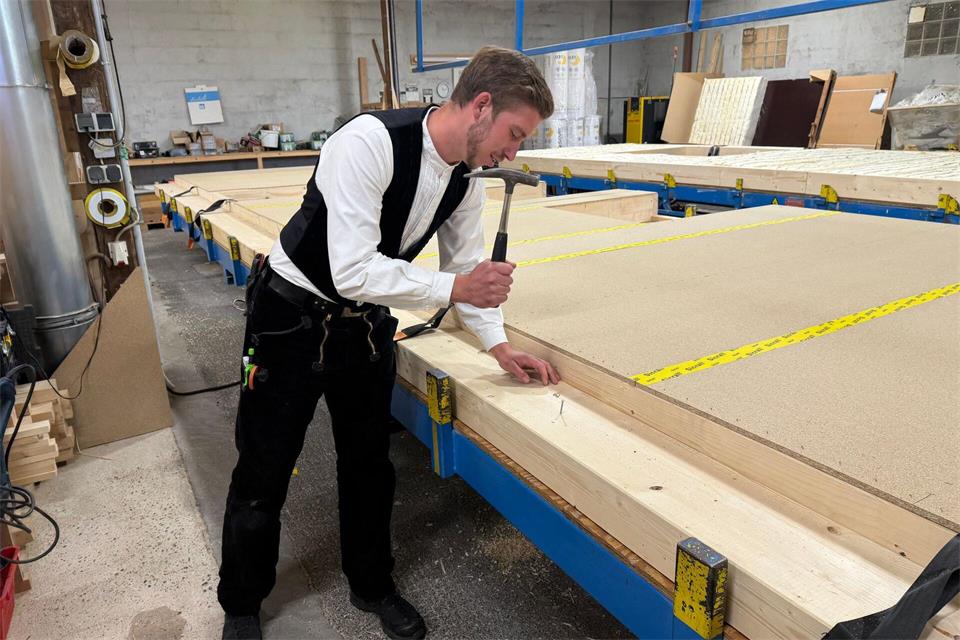 Heilmann arbeitet heute als Geselle.Oliver Pietschmann/dpa