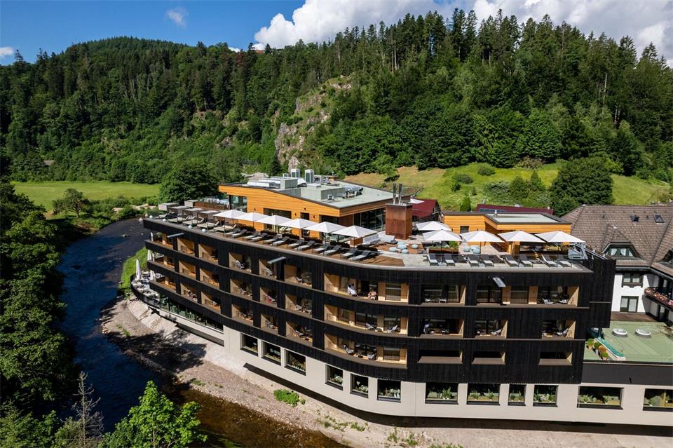 Heimat des Restaurants „Schlossberg“: das „Sackmann Genusshotel“ in Baisersbronn-Schwarzenberg.Phillipe Steinmayr/Wolfgang Ehn/Qfact/dpa-tmn