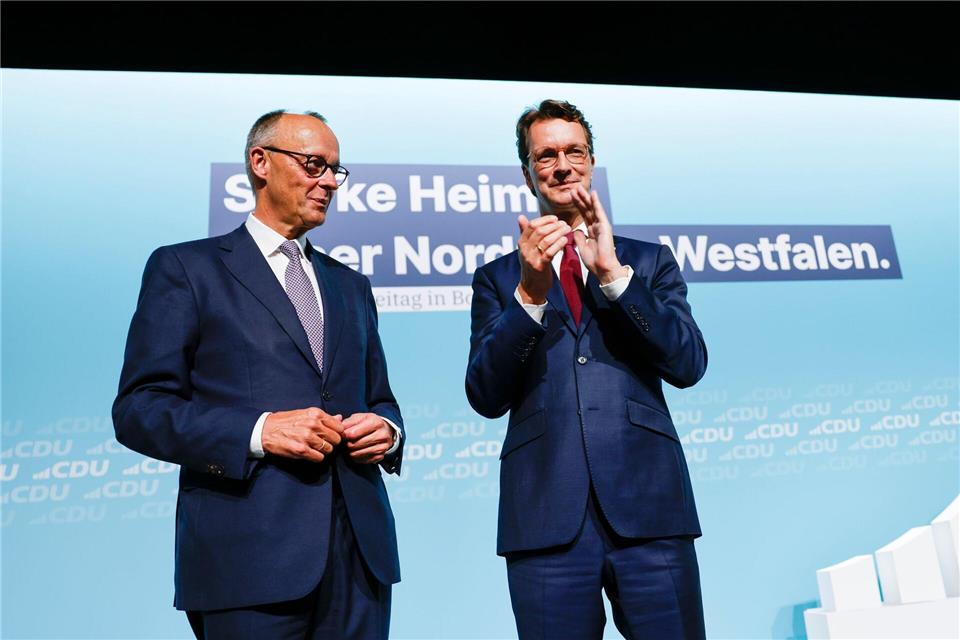 Heimspiel für Bundeskanzler Friedrich Merz und den nordrhein-westfälischen Ministerpräsidenten Hendrik Wüst vor ihrer CDU-Parteibasis.Thomas Banneyer/dpa