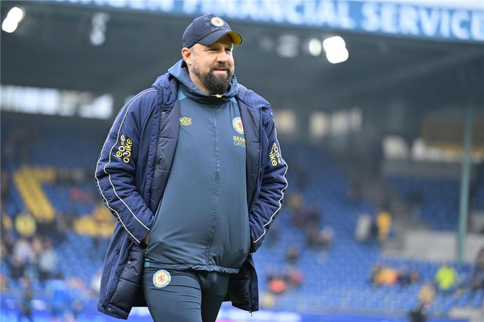 Heiner Backhaus bleibt Trainer von Eintracht Braunschweig. (Archivfoto)Swen Pförtner/dpa