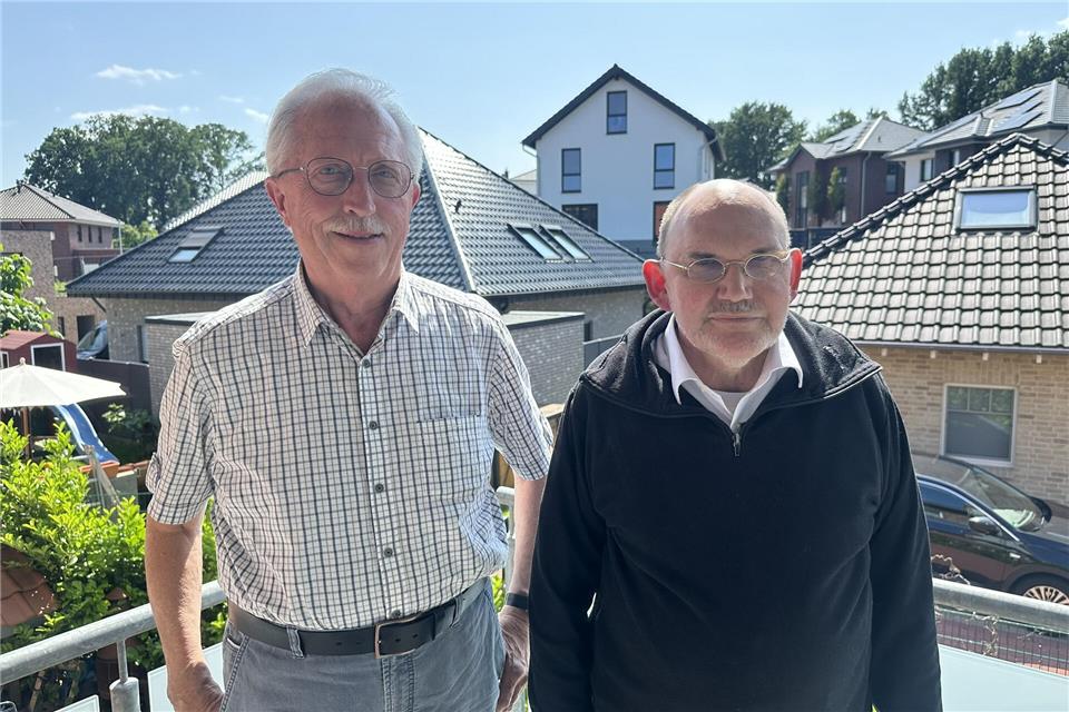 Heinrich Hensel (links) und Ralf-Dieter Grün (rechts) sehen die Zukunft der Kleidersammlung kritisch.