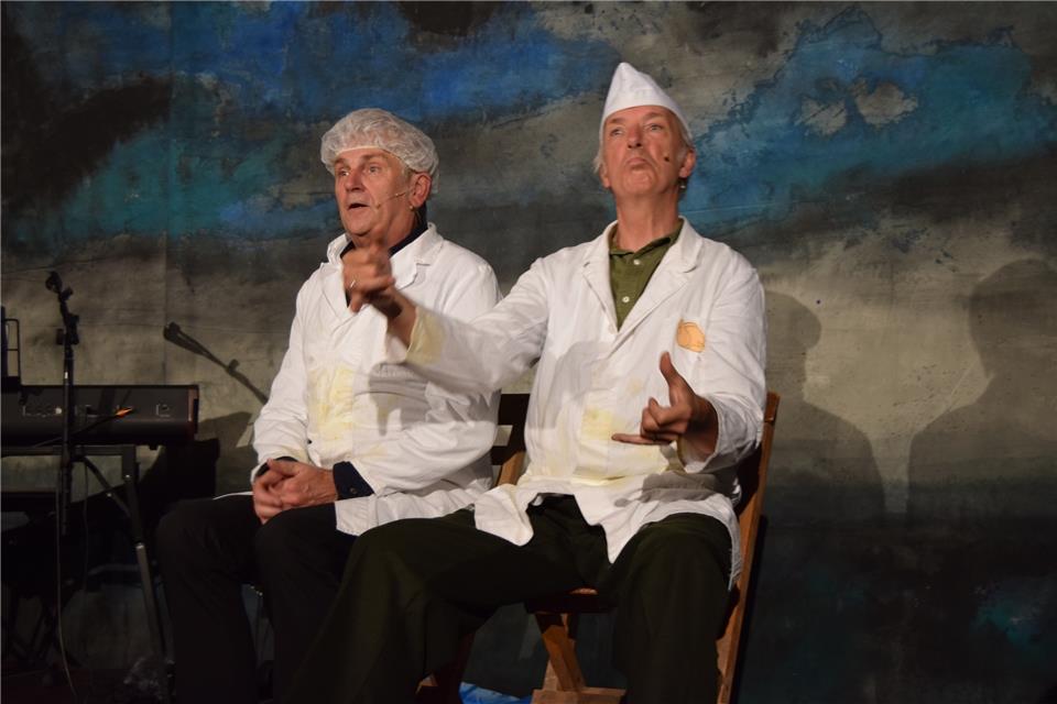 Heinz Weißenberg und Augustin Upmann auf der Kleinkunstbühne.