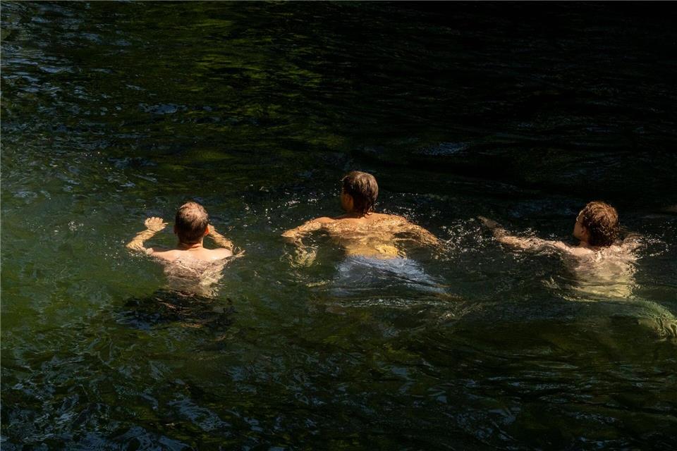 Heiß, aber teilweise turbulent - so zeigt sich das Wetter in Bayern.Peter Kneffel/dpa