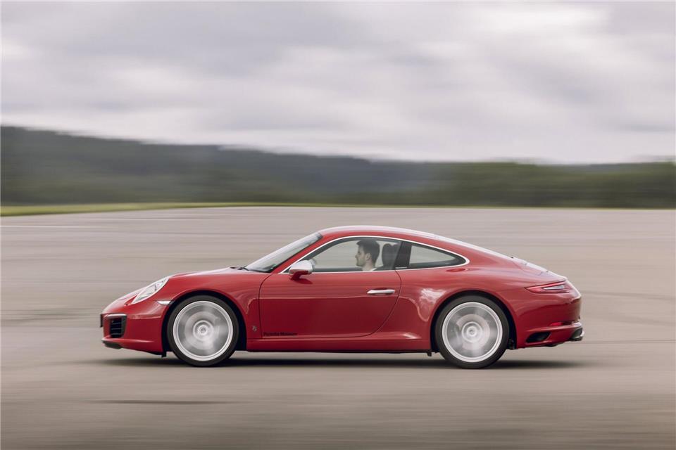 Heiß begehrt: Der 911 von Porsche ist eine Ikone - und auch gebraucht meist eine Bank. Aber nicht nur den Kauf, sondern auch die Wartung des Sport-Stars muss man sich leisten können.Porsche AG/dpa-tmn