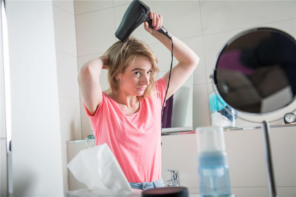 Heiße Luft? Oder können die Haare mit dem Föhn auch wirklich schonend getrocknet werden?Christin Klose/dpa-tmn