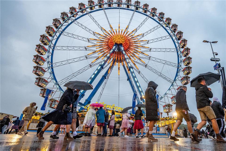 Heißer Start, verregneter Abschluss. Armin Weigel/dpa