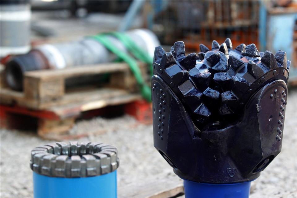 Heizen mit Wasser aus der Tiefe? In Köln-Dellbrück startet bald eine weitere Forschungsbohrung des Geologischen Dienstes. (Archivbild)Roland Weihrauch/dpa