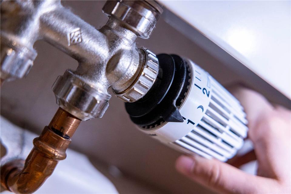 Heizen war für viele Bayern vergangenes Jahr teurer. (Archivbild)Thomas Banneyer/dpa