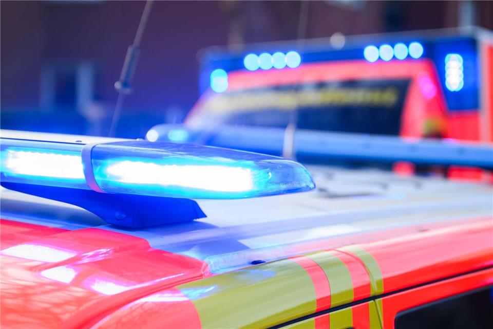 Helfer konnten das Leben der 34-Jährigen nicht mehr retten. (Symbolbild)Julian Stratenschulte/dpa