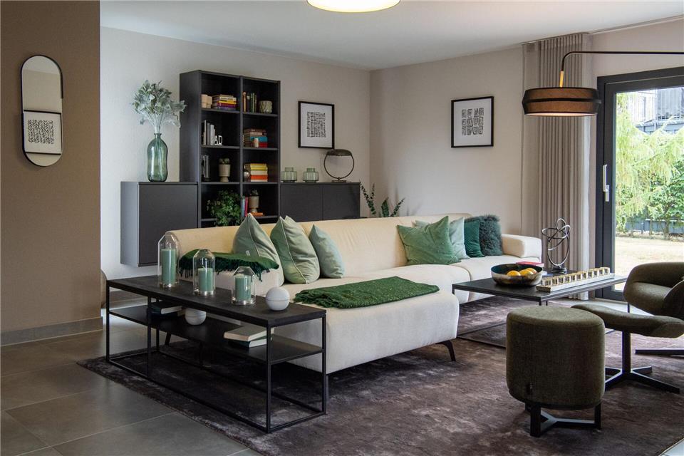 Helle Nuancen für Weite: Pastelltöne und helle Farben wie Beige reflektieren Licht und lassen Räume größer wirken.Laura Ludwig/dpa-tmn