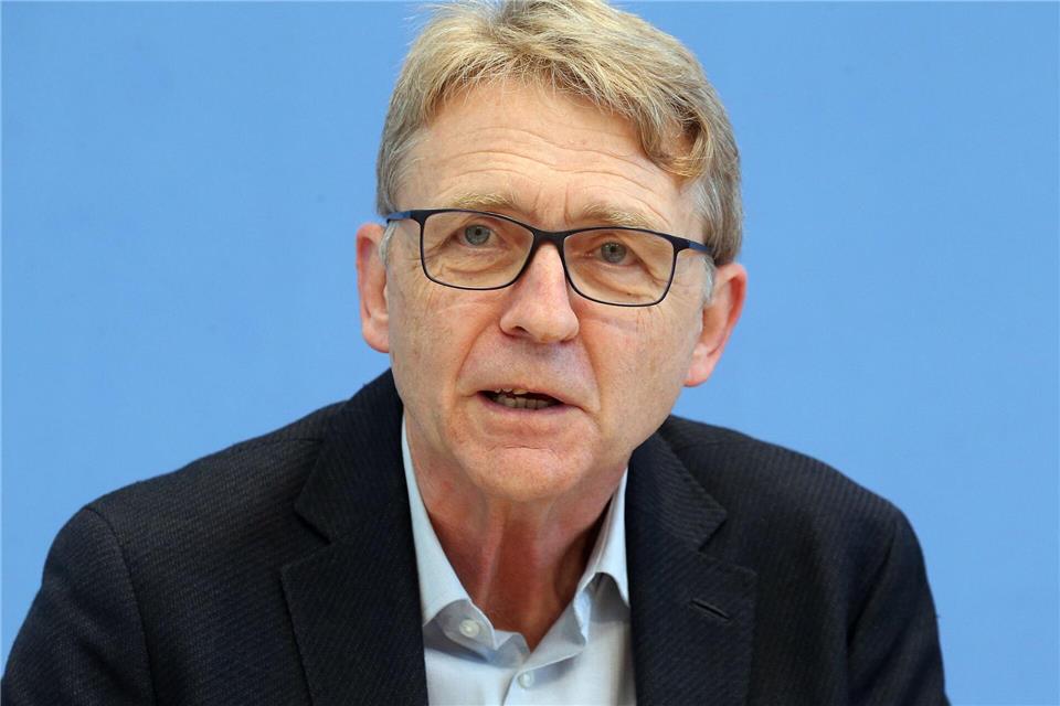 Helmut Frister betont, dass digitale Angebote eine wichtige Rolle bei der Erfüllung der Kommunikations- und Informationsbedürfnisse von Kindern und Jugendlichen spielen. (Archivbild)Wolfgang Kumm/dpa