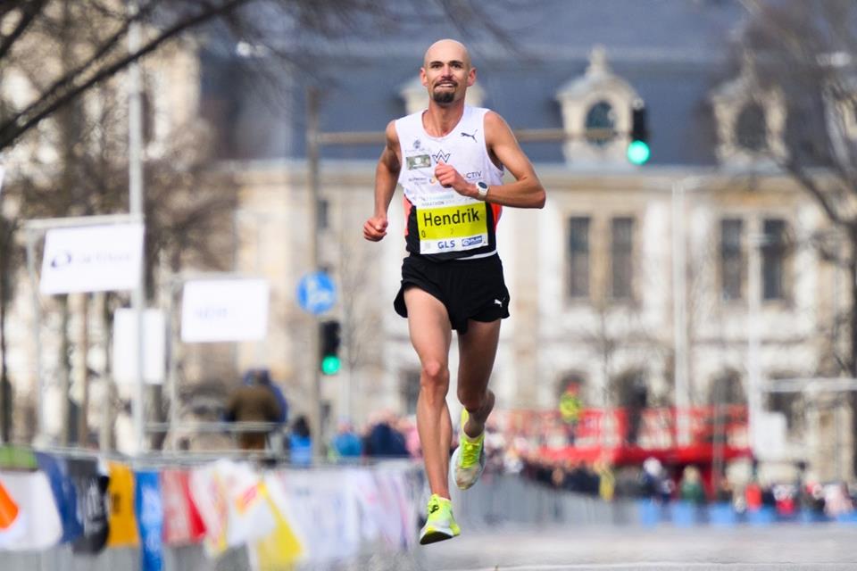 Hendrik Pfeiffer bei seinem DM-Triumph in Hannover. Er sagt: „Ich werde auch nach meiner Profikarriere Läufer bleiben.“