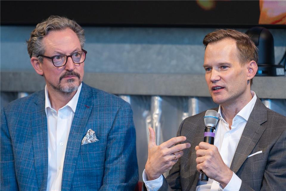 Hendrik Streeck sprach sich zuletzt für Schutzmechanismen nach FSK-Vorbild aus. Hier zusammen mit Eckart von Hirschhausen bei der Vorstellung der App „freii“.Christophe Gateau/dpa