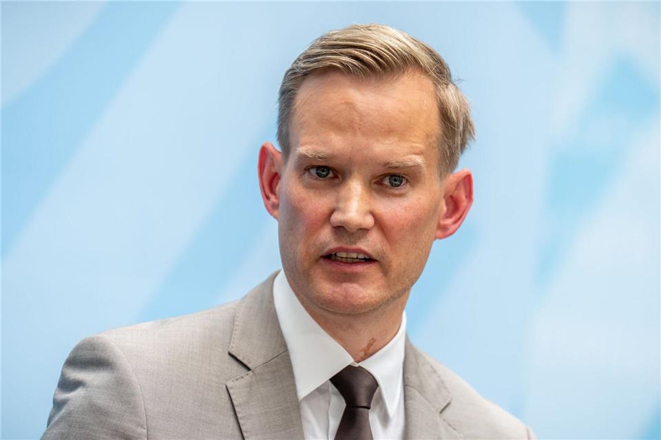 Hendrik Streeck stellt klar: Ihm geht es in der Debatte nicht ums Sparen. (Archivbild)Michael Kappeler/dpa