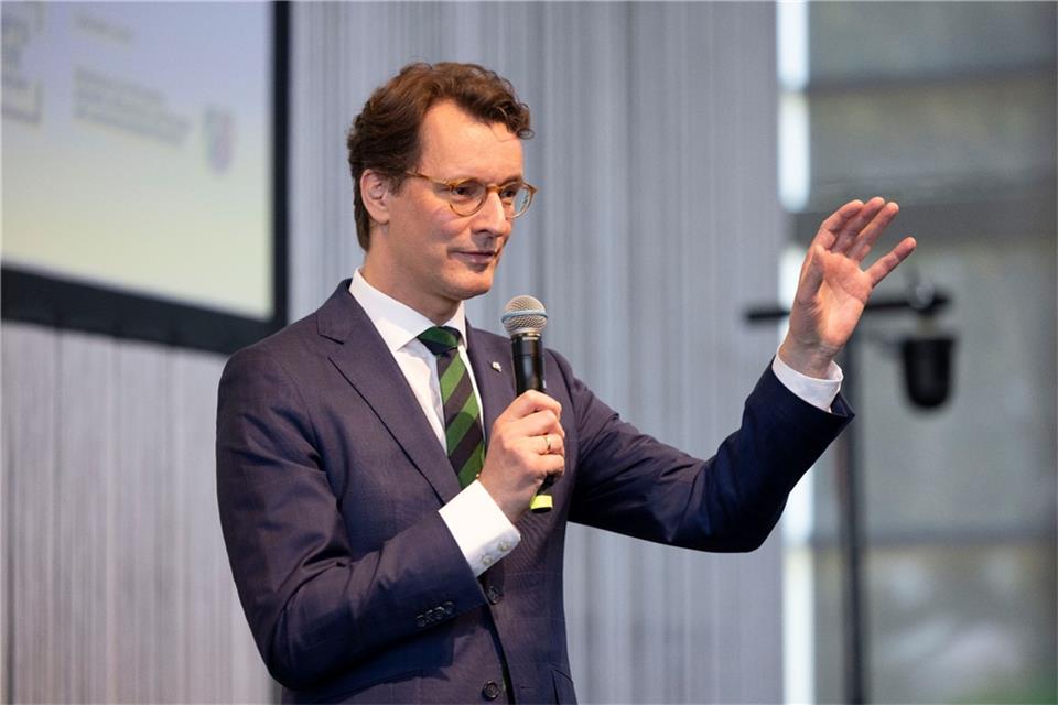 Hendrik Wüst (CDU), Ministerpräsident von Nordrhein-Westfalen, bei einem Termin.