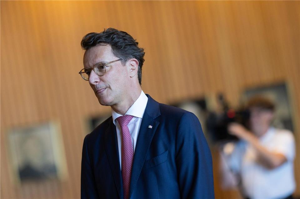 Hendrik Wüst (CDU) ist als damaliger NRW-Verkehrsminister Zeuge im U-Ausschuss.Rolf Vennenbernd/dpa