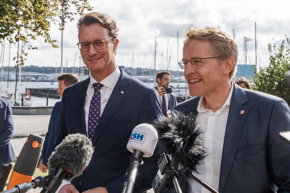 Schwarz-Grüne Kabinette zwischen Sicherheit und Kanzlerfrage  Hendrik Wüst und Daniel Günther stellen sich bei der Kanzlerfrage hinter Friedrich Merz.Markus Scholz/dpa