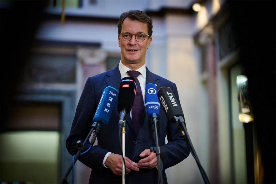 Hendrik Wüst wird immer wieder als Nachfolger von Kanzler Friedrich Merz gehandelt. Bernd von Jutrczenka/dpa