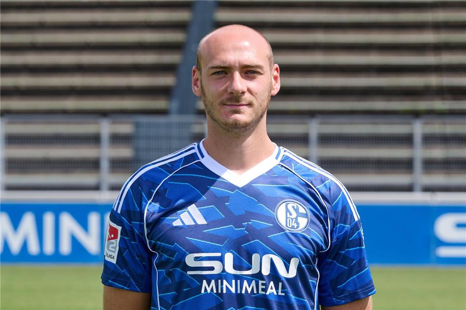 Henning Matriciani vom FC Schalke 04 hat sich nach seiner OP in den sozialen Medien gemeldet. (Archivbild)Bernd Thissen/dpa