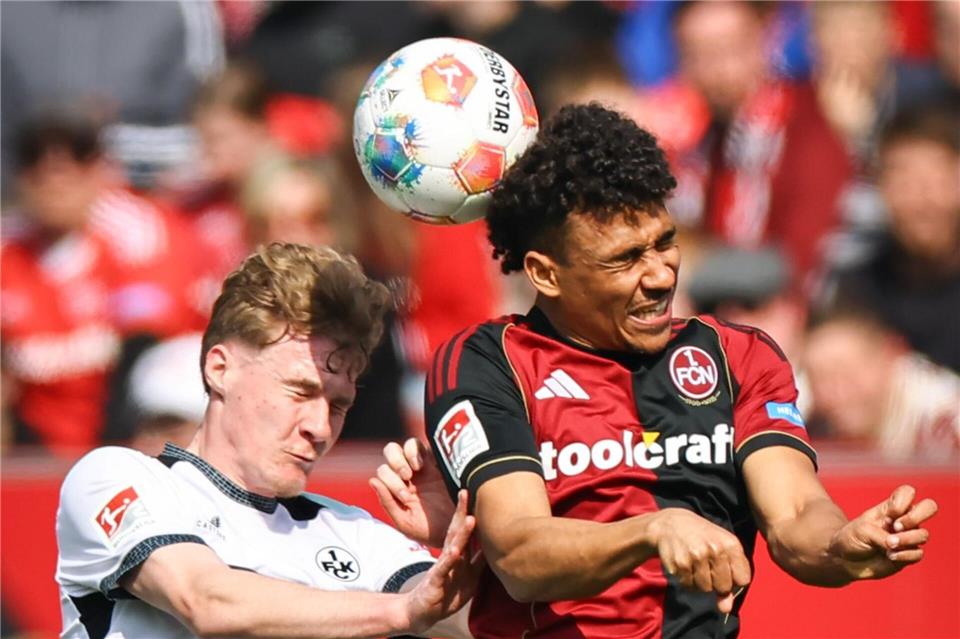 Henri Koudossou (r) in Aktion beim jüngsten Heimsieg gegen Kaiserslautern. (Archivbild) Daniel Karmann/dpa