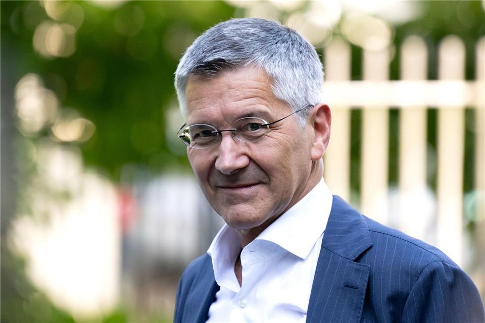 Herbert Hainer spricht über die Finanzen des FC Bayern.Sven Hoppe/dpa