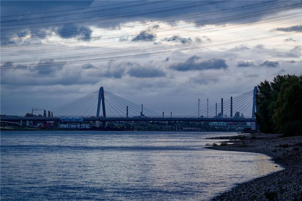 Herbstwetter in NRW: Es bleibt kühl und regnerisch.Henning Kaiser/dpa