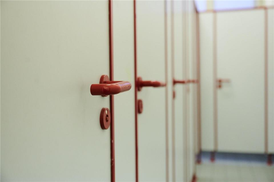 Herkömmliche Toiletten wie diese helfen Menschen mit Schwerbehinderung nicht weiter. (Symbolbild)Annette Riedl/dpa