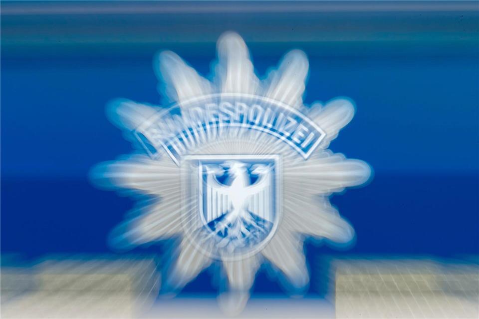 Herrenloser Rucksack: Sperrung am Hauptbahnhof Chemnitz  Herrenloser Rucksack: Die Sperrung am Chemnitzer Hauptbahnhof wurde aufgehoben. (Symbolbild)Matthias Rietschel/dpa-Zentralbild/dpa