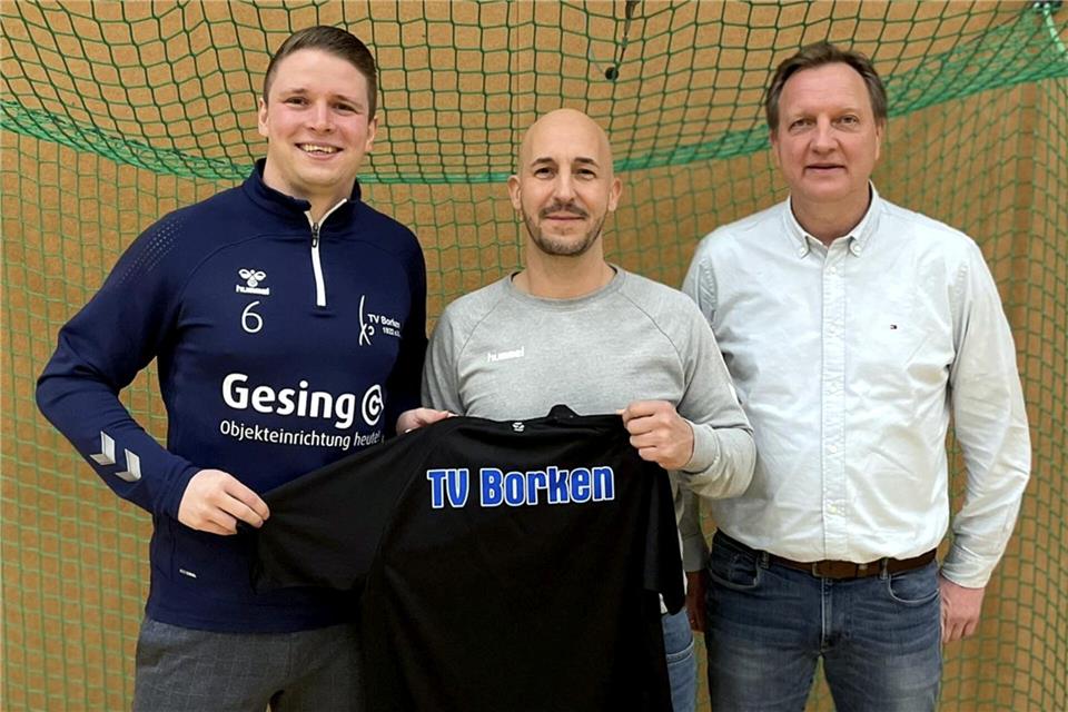 Herrenwart Leon Arndt (links) und Abteilungsleiter Holger Waschkowski (rechts) haben die Trainersuche abgeschlossen. Christian Summen coacht in der kommenden Saison den Verbandsligisten.