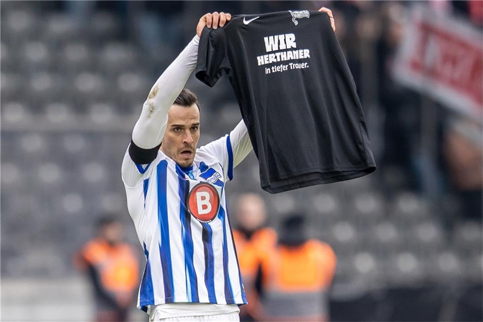 Hertha-Profi Haris Tabakovic erinnerte nach seinem Treffer an den gestorbenen Präsidenten Kay Bernstein.