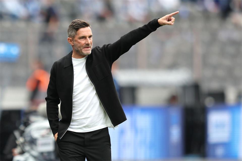Hertha-Trainer Stefan Leitl peilt den siebten Sieg im siebten Ligaspiel an. Nun geht es gegen seinen Ex-Club. (Archivbild)Andreas Gora/dpa