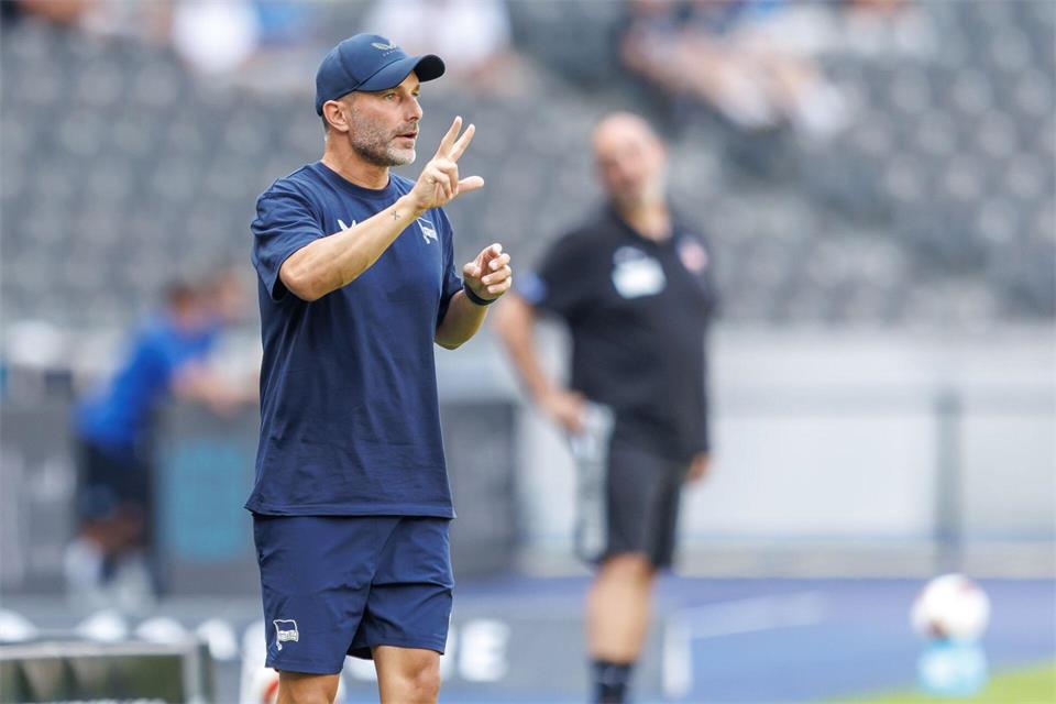 Hertha-Trainer Stefan Leitl will den dritten Sieg in der Liga. (Archivbild)Andreas Gora/dpa