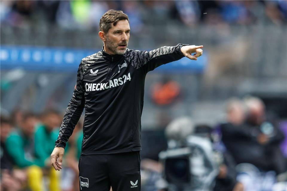 Hertha-Trainer Stefan Leitl wird nicht mehr auf viele Stars zurückgreifen können. (Archivbild)Andreas Gora/dpa