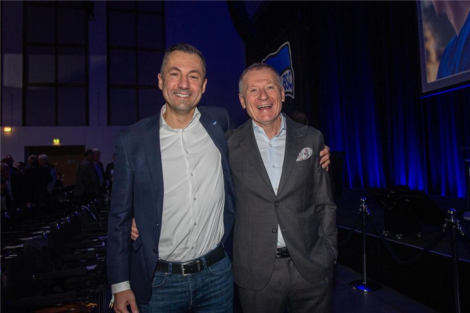Herthas Geschäftsführer Ralf Huschen (l) und Peter Görlich sehen den Verein auf einem guten Weg. (Archivbild)Matthias Koch/Sportfoto Matthias Koch./dpa