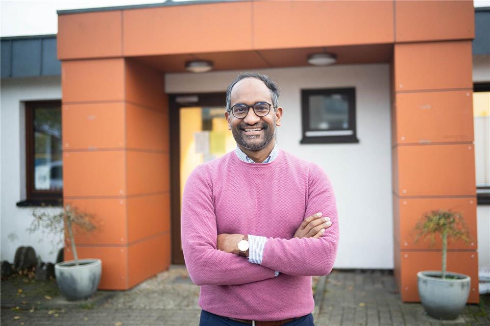 Herzchirurg Umes Arunagirinathan macht eine Weiterbildung in einer Landarztpraxis.Sina Schuldt/dpa