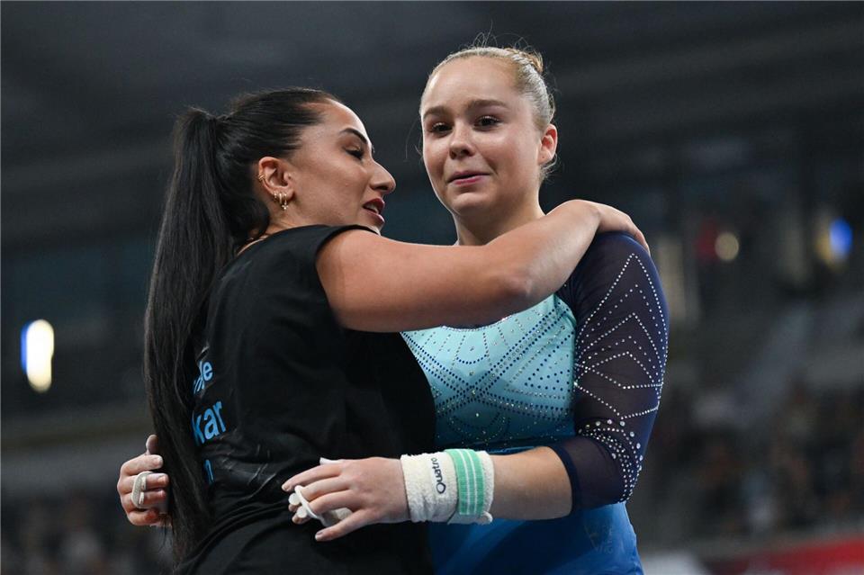 Herzenssache: Meolie Jauch und ihre Trainerin Ghazal Seilsepour.Hendrik Schmidt/dpa