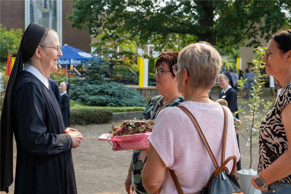 Herzlicher Empfang: Die Schönstatt-Schwestern haben am Samstag viele Besucher anlässlich des 100-jährigen Bestehens ihres Ordens begrüßt.