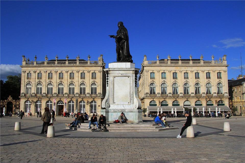 Nancy: Rundgang durch das Jugendstil-Zentrum Frankreichs Herzog Stanislas ließ diesen Platz mit den Bauten ringsum errichten - seit 1983 Unesco-Weltkulturerbe.Bernd F. Meier/dpa-tmn