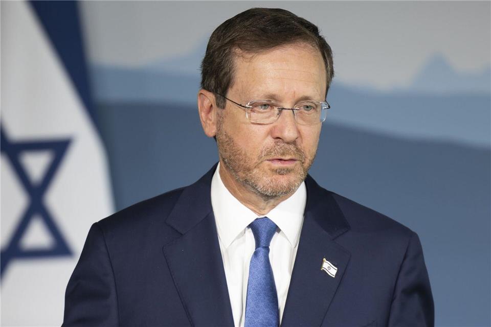 Herzog verteidigt die Angriffe auf iranische Öldepots. (Archivbild)Peter Klaunzer/Keystone/dpa