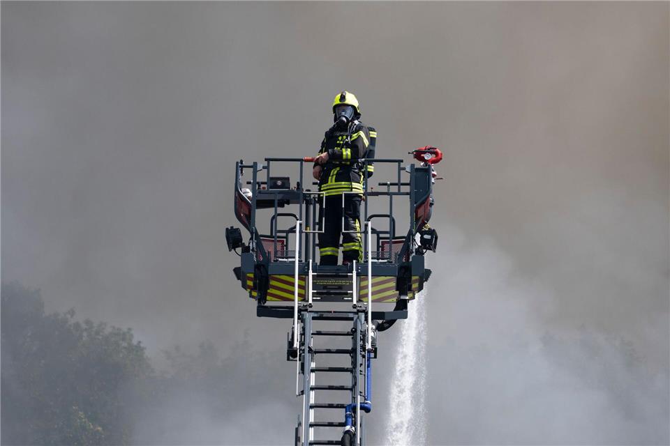 Hessen hat mehr als 2.400 Freiwillige Feuerwehren. (Symbolbild)Boris Roessler/dpa