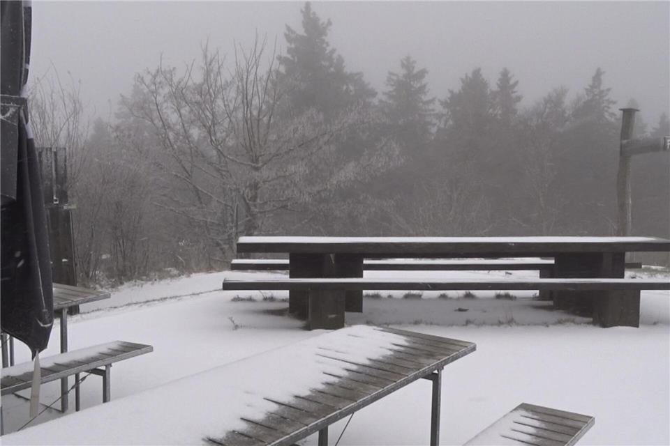 Hessens Berge sind ein wenig weiß geworden. Mike Seeboth/dpa