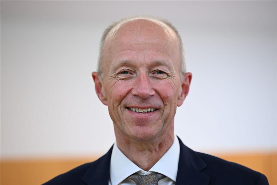 Hessens Bildungsminister Armin Schwarz (CDU) fordert ein bedingungsloses Eintreten für die Demokratie Tag für Tag. (Archivbild)Arne Dedert/dpa